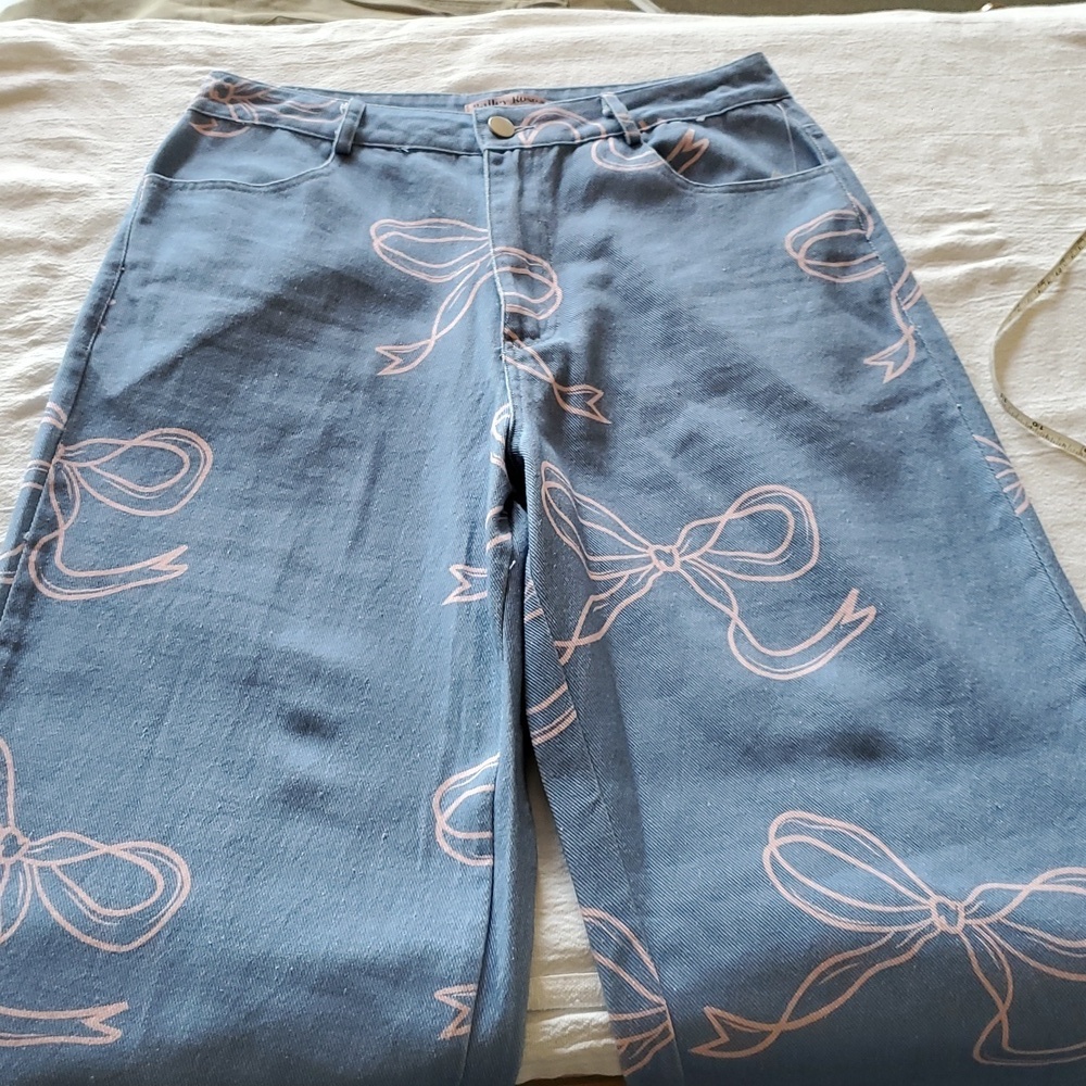 Bailey Rose Blue with Pink Bow Pattern, Wide‎ Leg Sz. M Blue Jeans